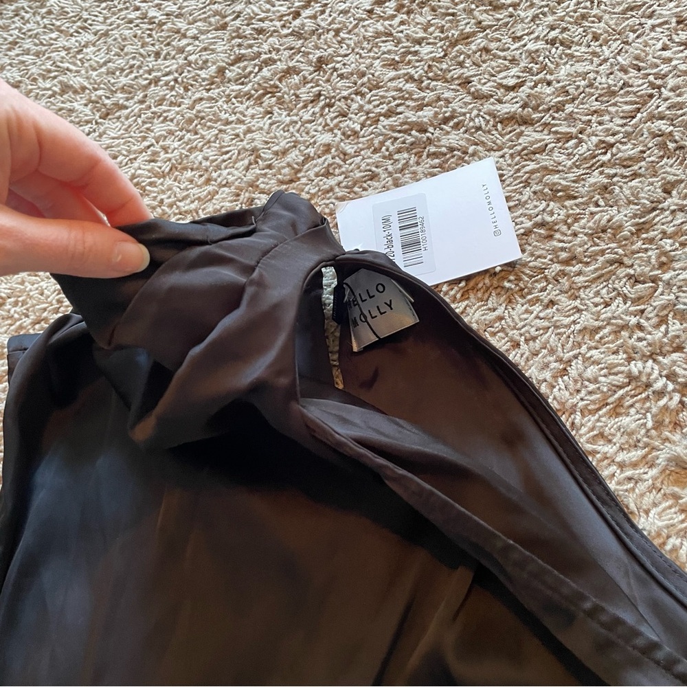 Hello Molly Black Satin Jumpsuit Womens 6 Sleeveless Thin Silky Sleek NWT - Picture 7 of 15